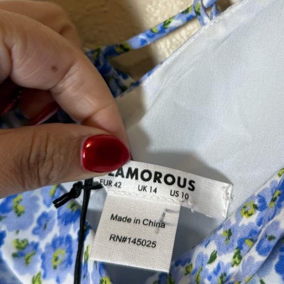 ASOS Glamorous Cami Floral Romper Blue and White Size 10
NWT Adjustable Straps - Picture 6 of 12